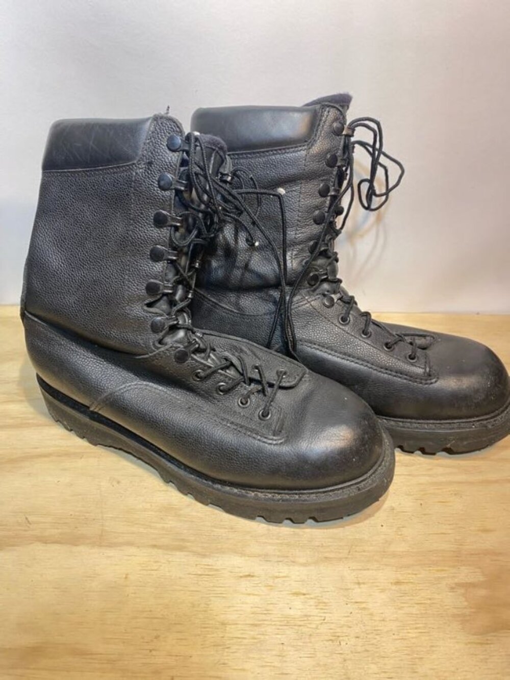Canadian Wet Weather Combat Boots Size 270/102 US 9.5 With GORETEX + Vibram Sole